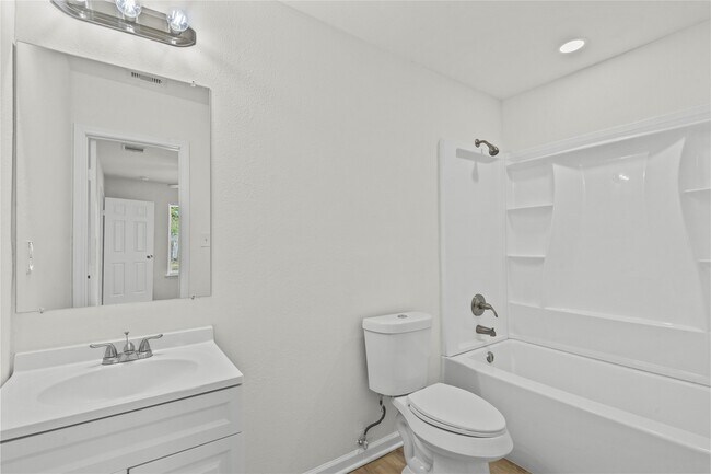 Building Photo - 2105 2nd St