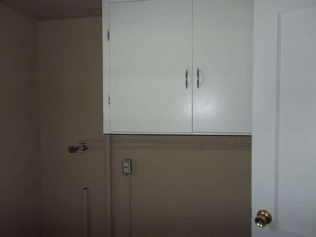 Building Photo - 1 Bed/ 1 Bath House with Hardwoods