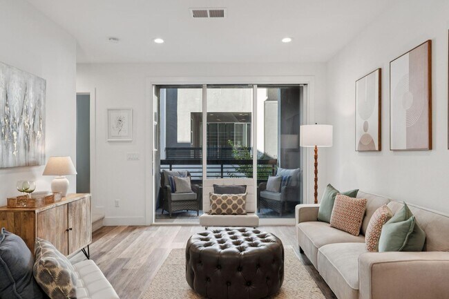 Building Photo - 3479 Client Cmn