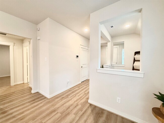 Building Photo - 7534 Coral Ter Dr