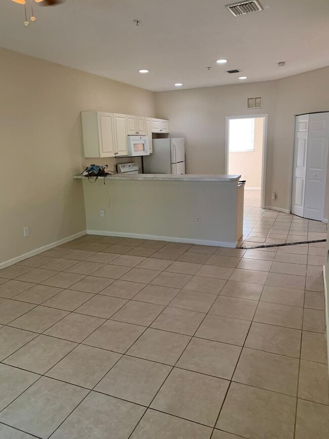 Building Photo - 1966 Freeport Dr