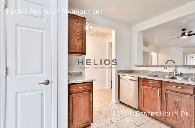 Building Photo - 1361 E Desert Holly Dr