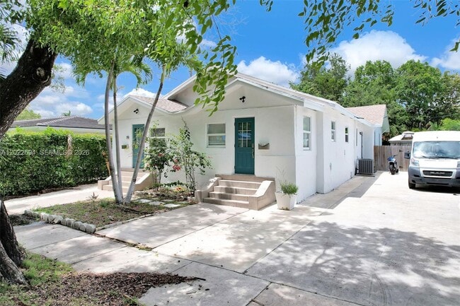 Building Photo - 19 NE 48th St