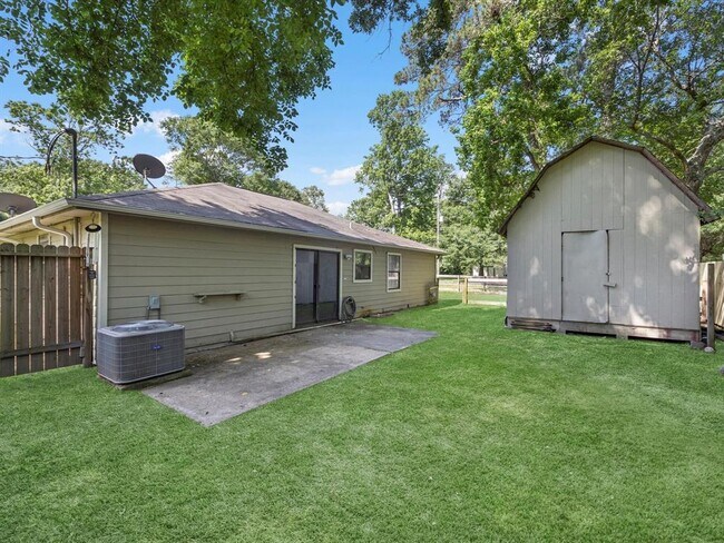 Building Photo - 12114 Creekside Dr