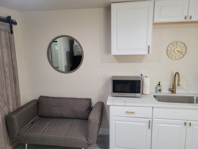 Building Photo - 325 Wilson Ave