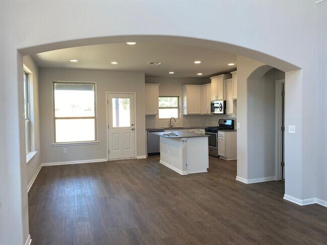 Building Photo - 213 Rend Dr