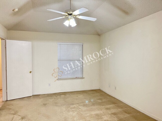 Building Photo - 3/2 Duplex near Hewitt Post Office