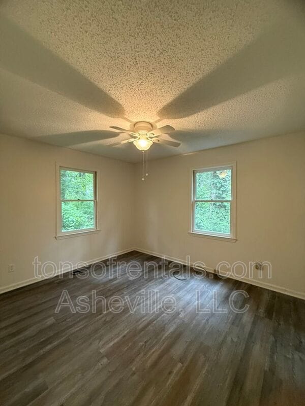 Building Photo - 327 Winding Way Ln