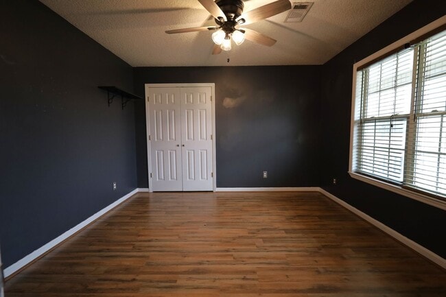 Building Photo - 93 Slosh Ln