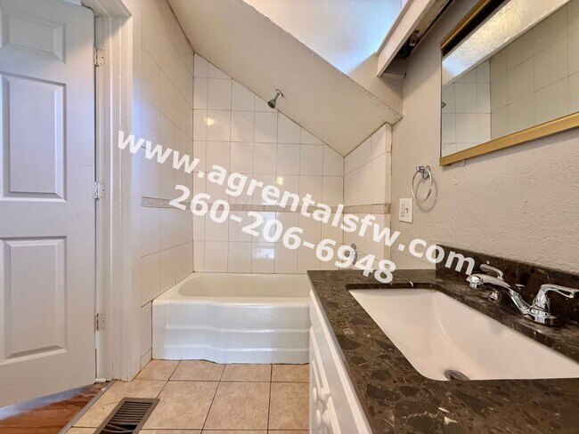 Building Photo - 310 W Dewald St