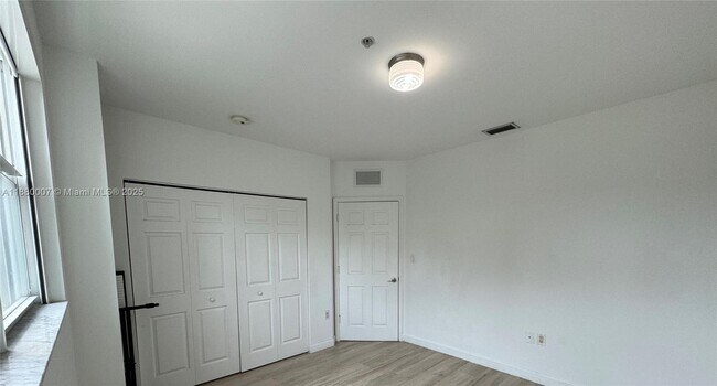 Building Photo - 529 NE 62nd St