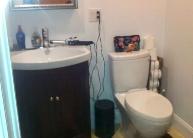 Building Photo - 1897 Beacon St