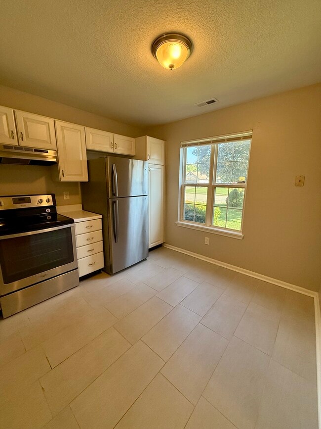 Building Photo - 6065 Woodmill Dr