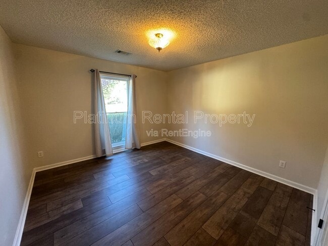 Building Photo - 335 Charlyne Way