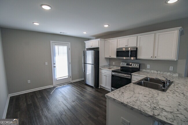 Building Photo - 202 Evans Ter