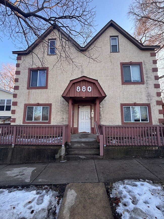 Building Photo - 880 Wilson Ave