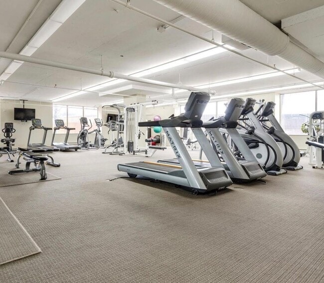 Building Photo - 1717 S Prairie Ave