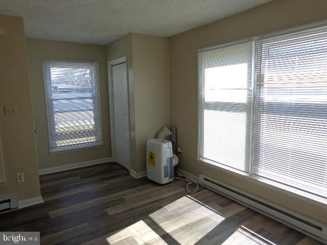 Building Photo - 907 Oak St