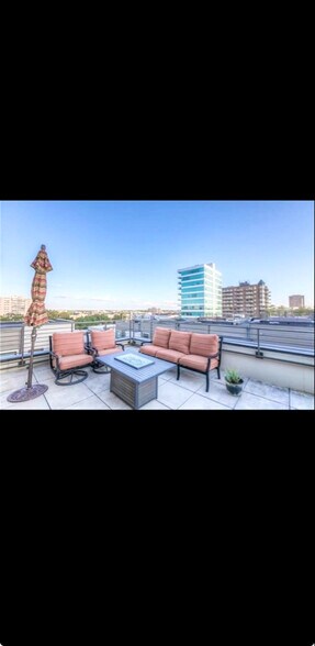 Building Photo - 4547 Washington St