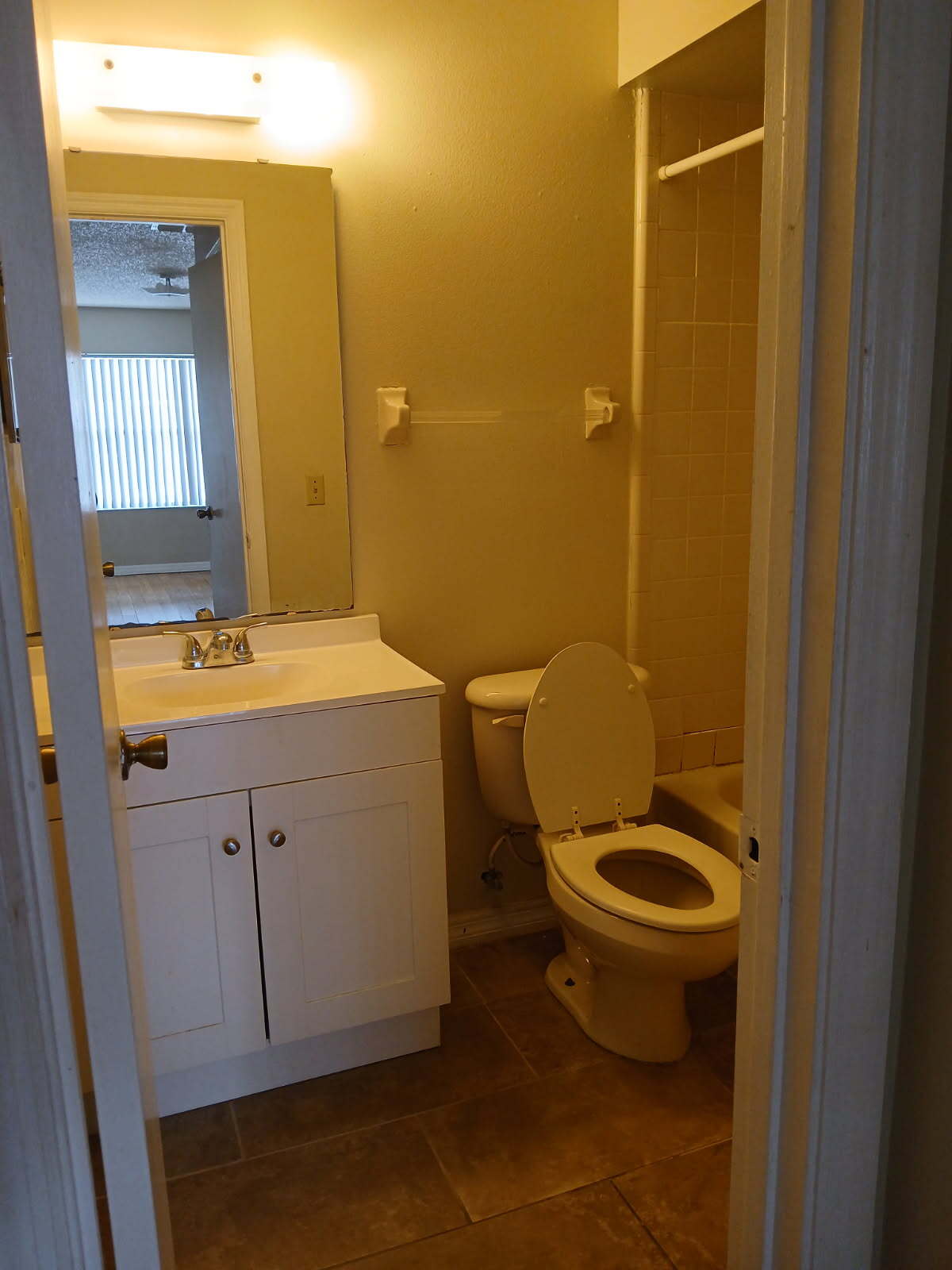 Building Photo - 4240 Pershing Pointe Pl