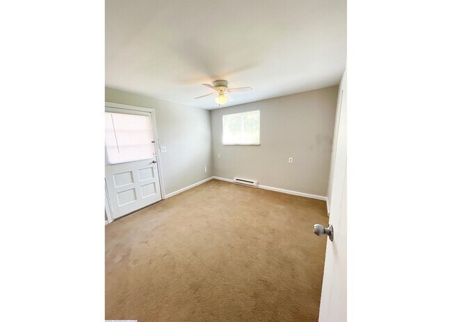 Building Photo - 566 Lowell Ave