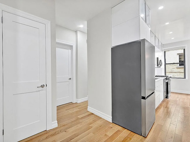 Building Photo - 7101 Shore Rd