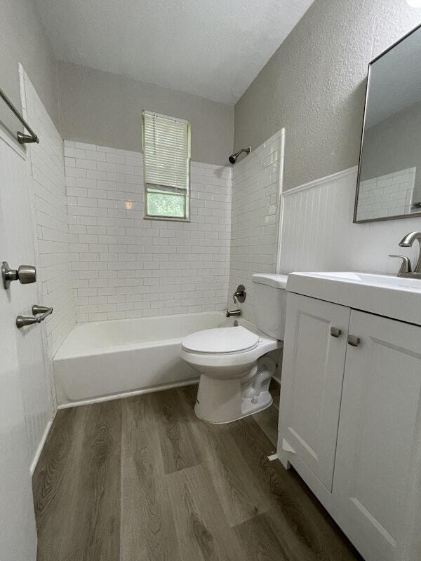 Building Photo - 1575 W 19th St