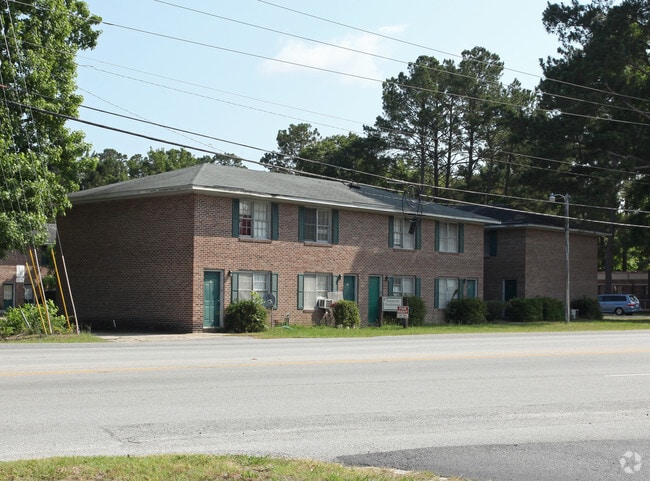 520 Rose Ln - Summer Square Apartments.