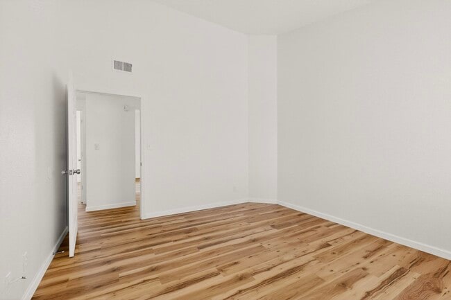 Building Photo - 4200 Ridgeway Ct