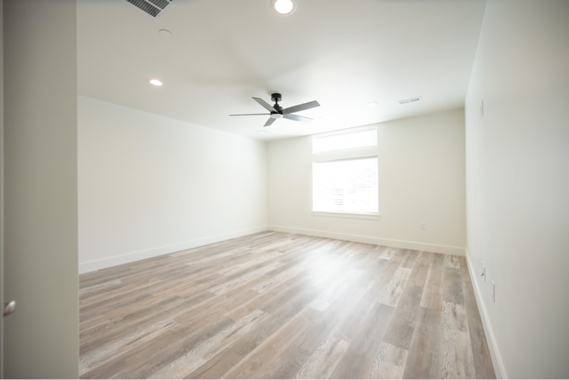 Building Photo - 520 E South Weber Dr