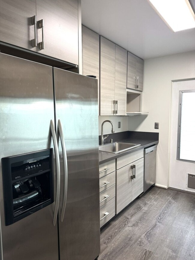 Building Photo - Koko Isle Circle - Renovated 3 bedroom, 2.5 bath townhome with carport