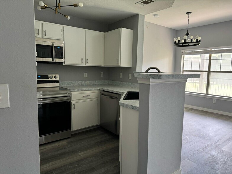 Primary Photo - 2320 Gracy Farms Ln