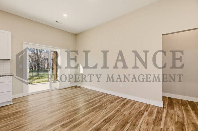 Building Photo - 619 Elmwood St