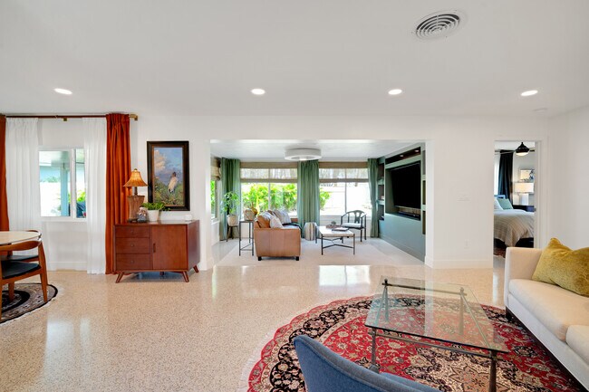Building Photo - 675 Villa Grande Ave S