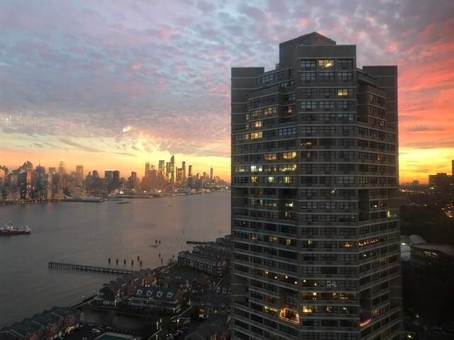 Primary Photo - 7002 JFK Blvd E