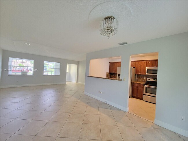 Building Photo - 1814 Oakmount Dr