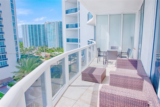 Building Photo - 15901 Collins Ave