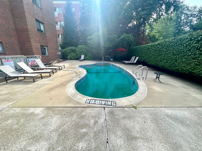 Pool - 320 Hammond Pond Pkwy