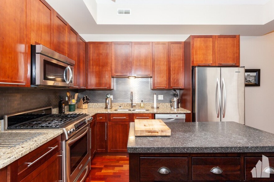 Building Photo - 1464 S MICHIGAN Ave