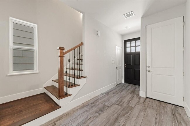 Building Photo - 5648 Larkin St