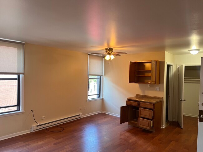 3rd window. Ceiling fan. - 7220 Madison St