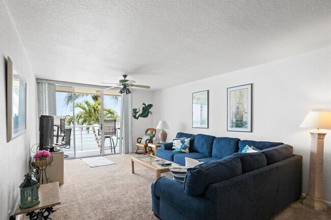 Building Photo - 6093 Bahia Del Mar Cir N