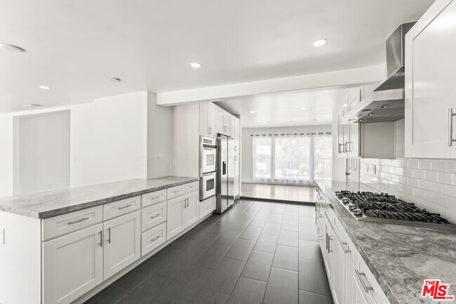 Building Photo - 23046 Leonora Dr