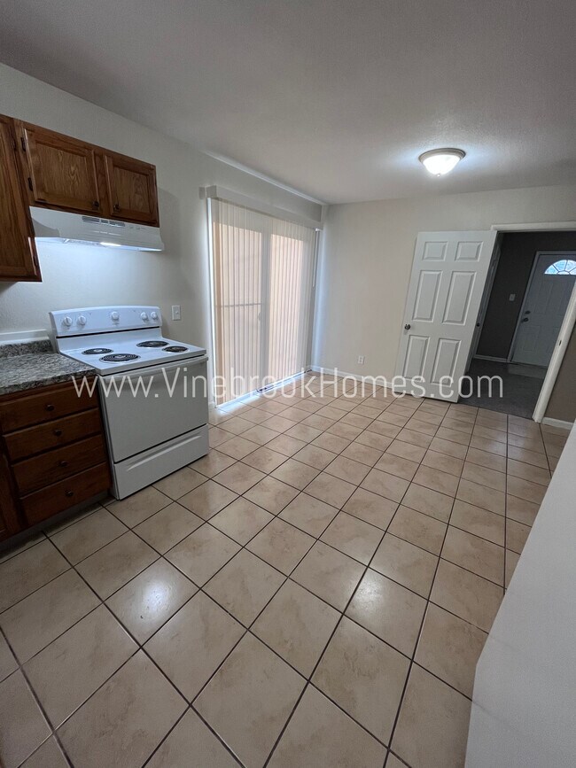 Building Photo - 8211 Ruskin Way