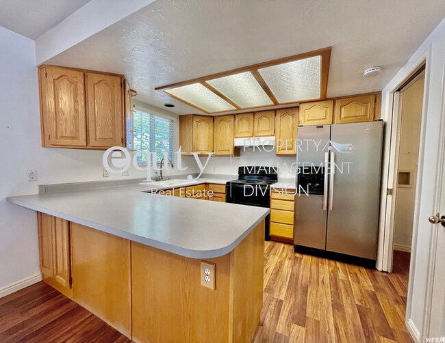 Building Photo - Riverton House