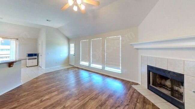 Building Photo - 4 Bed 2 Bath near Buck Thomas Park.