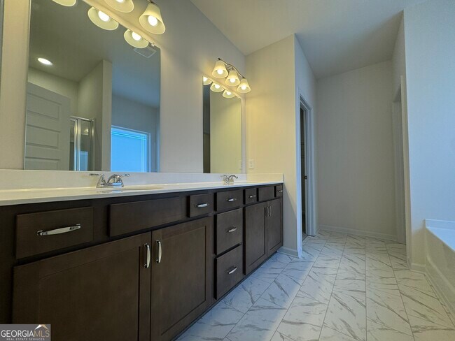 Building Photo - 190 Fair Oak Ln