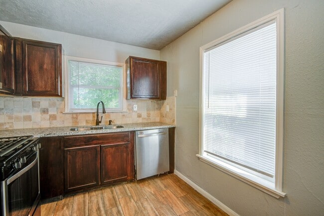 Building Photo - 206 Frawley St