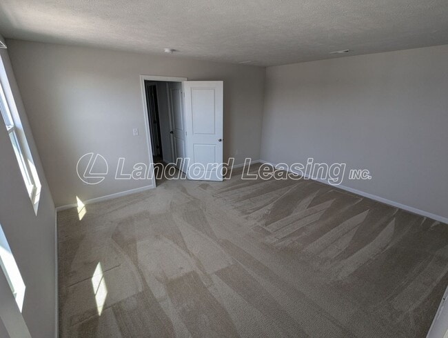 Building Photo - Martin's Run Colonial in Amherst School Di...