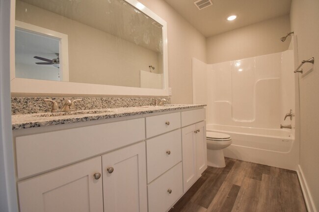 Building Photo - Beautiful 3 Bedroom 2 Bath Home in Farmington!